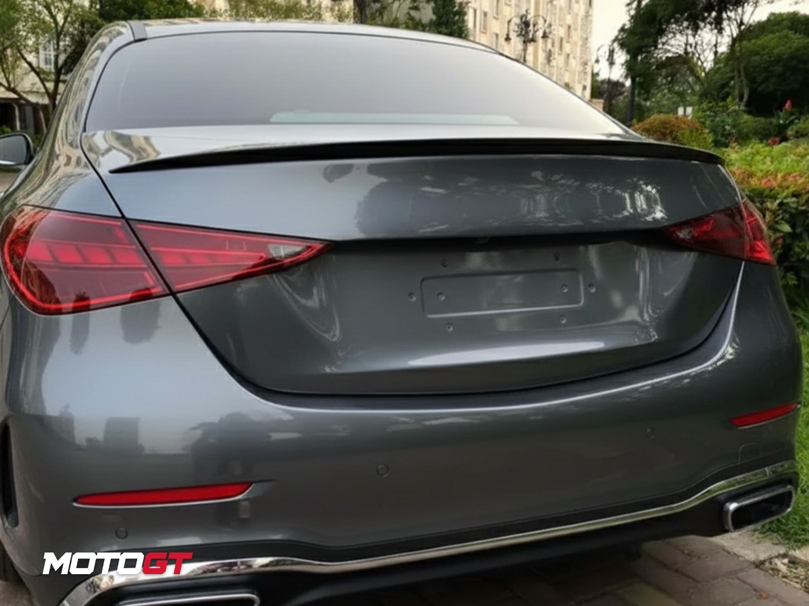 جناح خلفي أسود من الفئة C